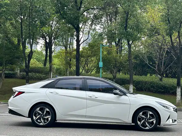 Hyundai Elantra 2022