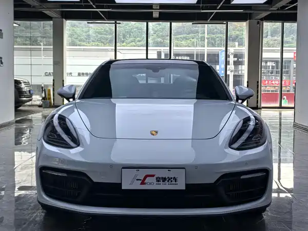 Porsche Panamera 2022