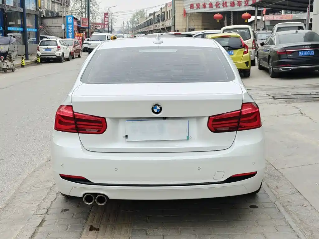 BMW 3 Series 2019 — фото 13