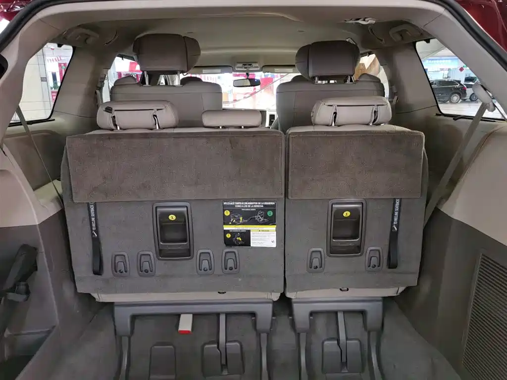 Toyota Sienna 2019 — фото 13