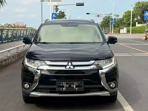 Mitsubishi Outlander 2016