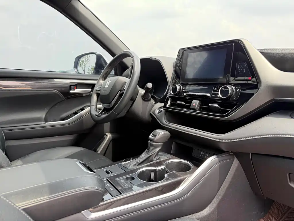 Toyota Crown Kluger 2023 — фото 11