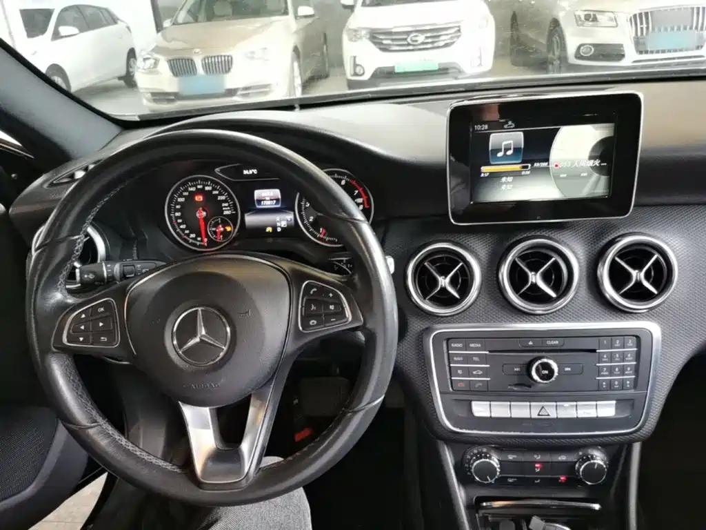 Mercedes-Benz A-Class 2017 — фото 10