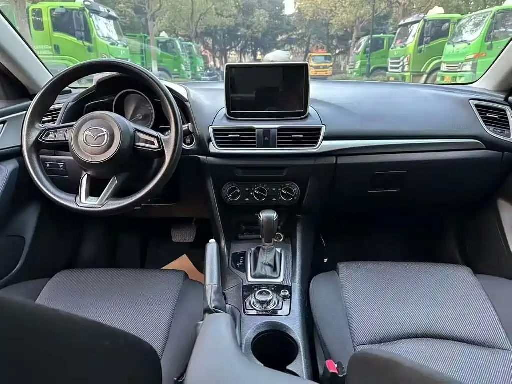 Mazda 3 Axela 2018 — фото 9
