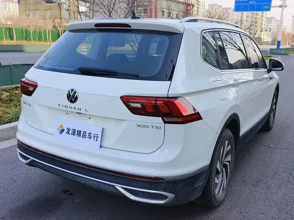 Volkswagen Tiguan L 2023 — фото 15