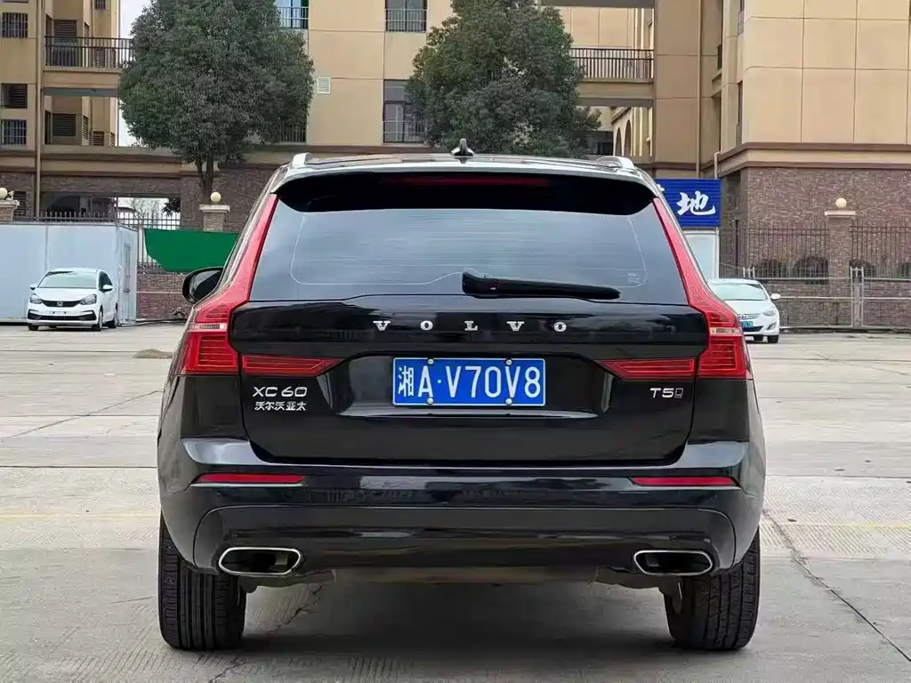 Volvo XC60 2019 — фото 8