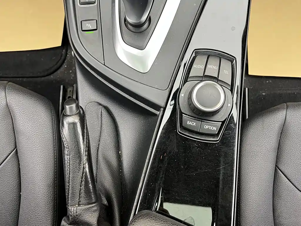 BMW 3 Series 2017 — фото 15