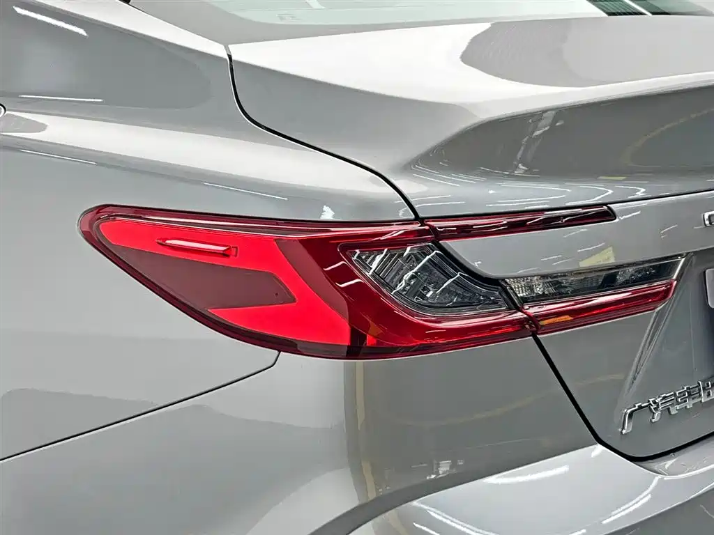 Toyota Camry 2025 — фото 10