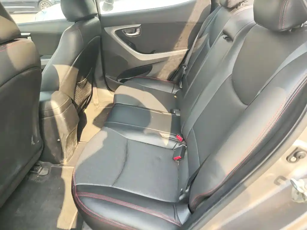 Hyundai Elantra 2017 — фото 13