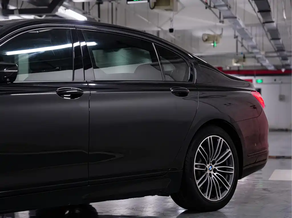 BMW 7 Series 2018 — фото 16
