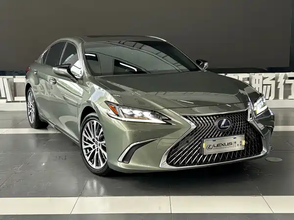 Lexus ES 2019