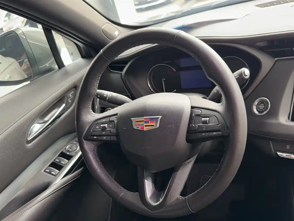 Cadillac XT4 2019 — фото 11