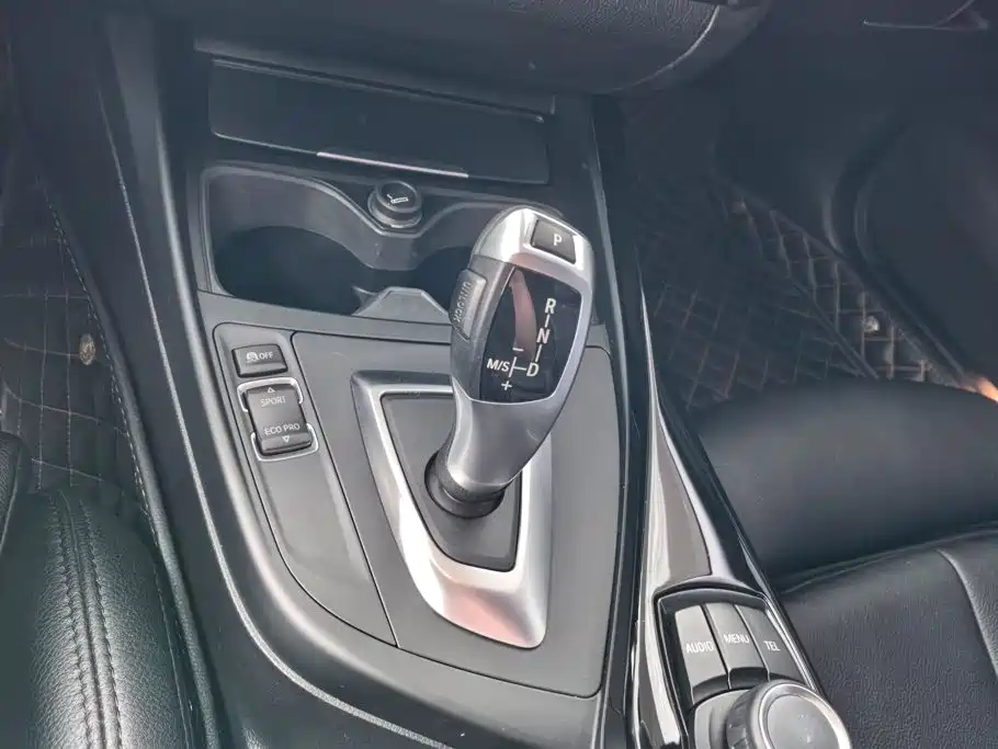 BMW 1 Series 2017 — фото 16