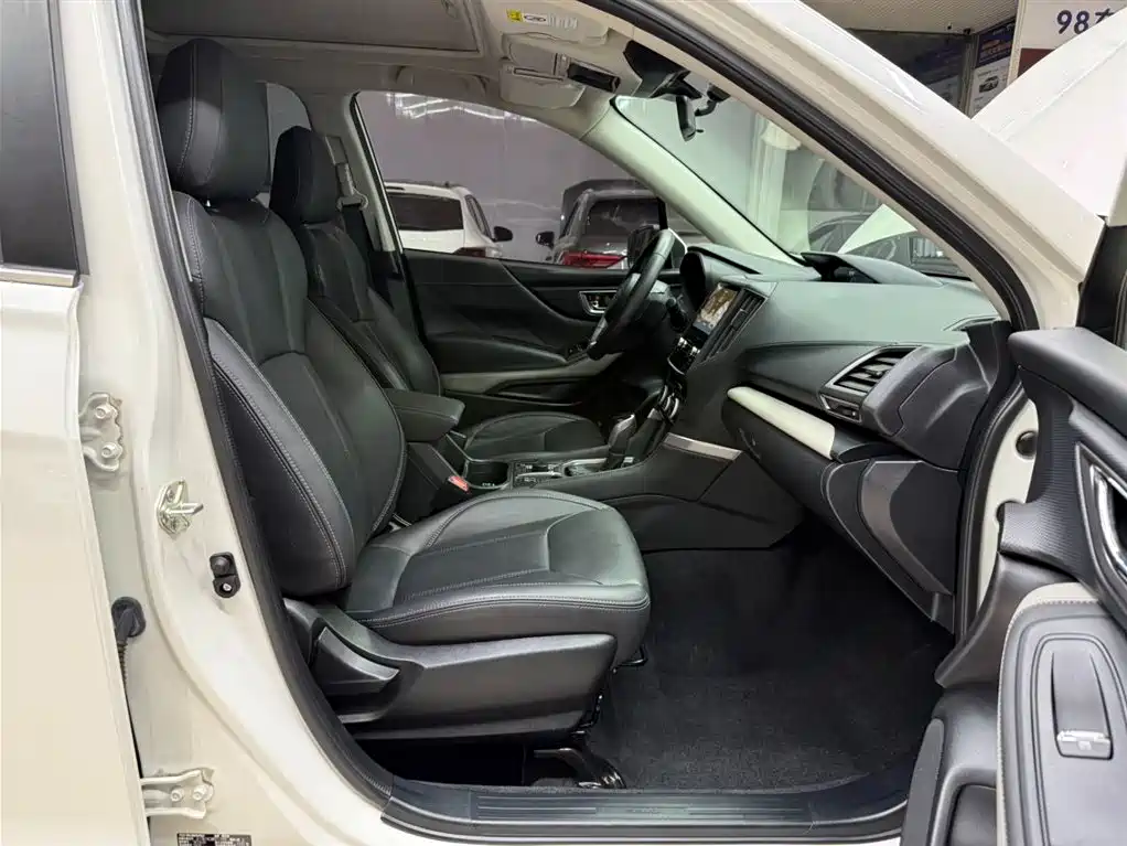 Subaru Forester 2022 — фото 15