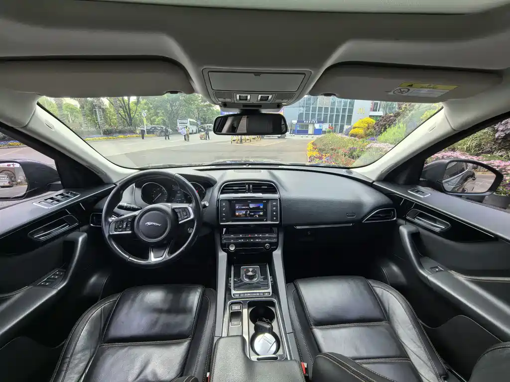 Jaguar F-PACE 2018