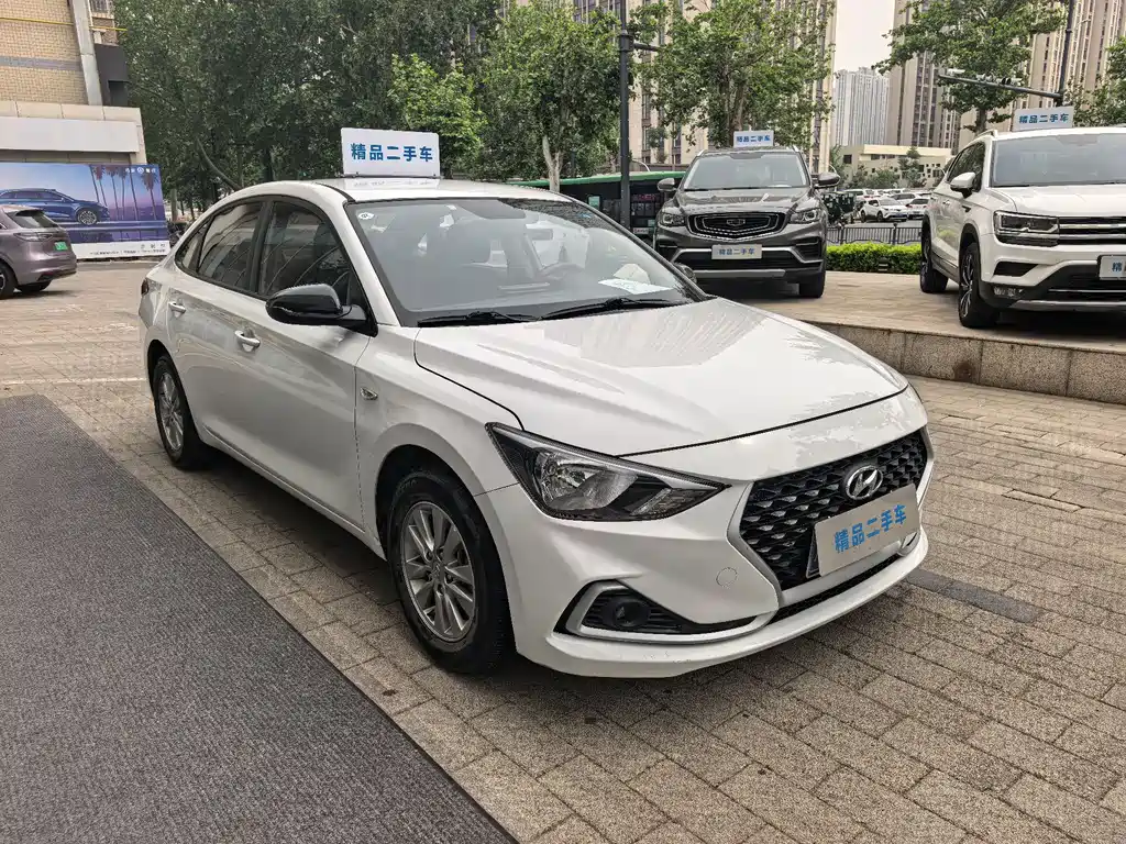 Hyundai Elantra 2019 — фото 12