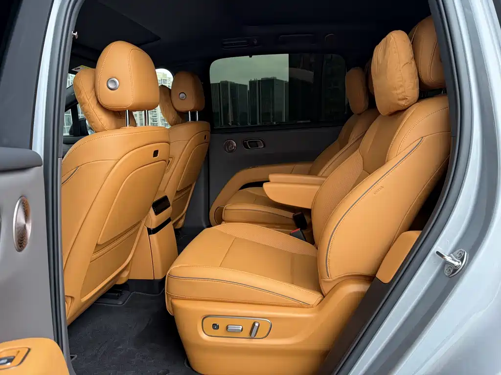 Li Auto i8 2025 — фото 11