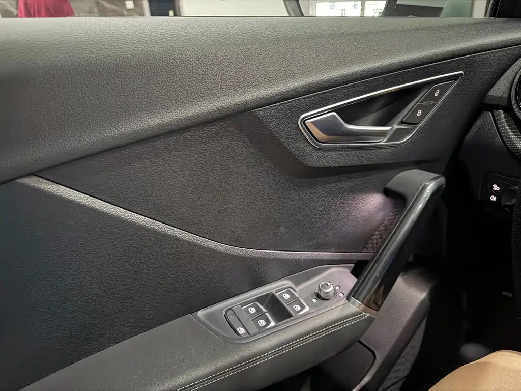 Audi Q2L 2023 — фото 16