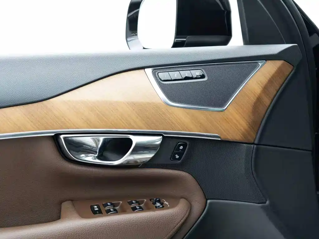 Volvo XC90 2021 — фото 24