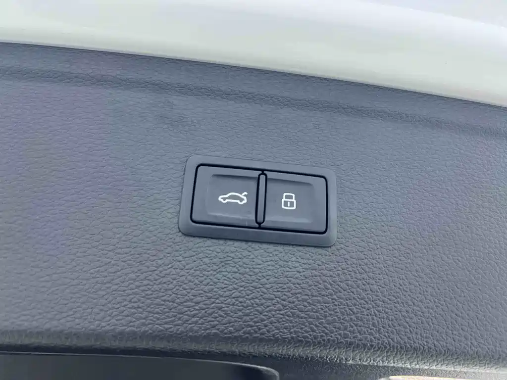 Audi Q5L 2023 — фото 25