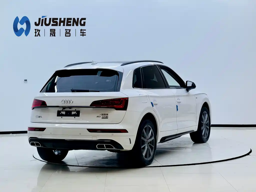 Audi Q5L 2023 — фото 19