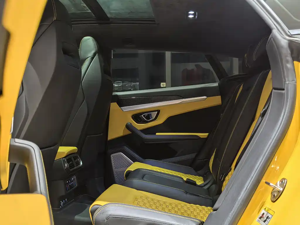 Lamborghini Urus 2023 — фото 16