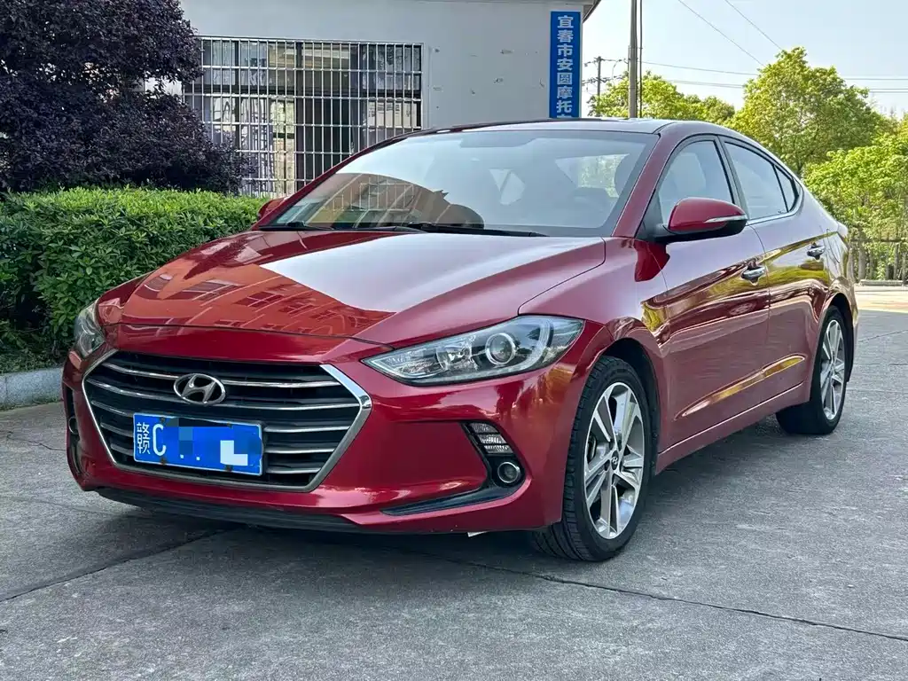 Hyundai Elantra 2018 — фото 1