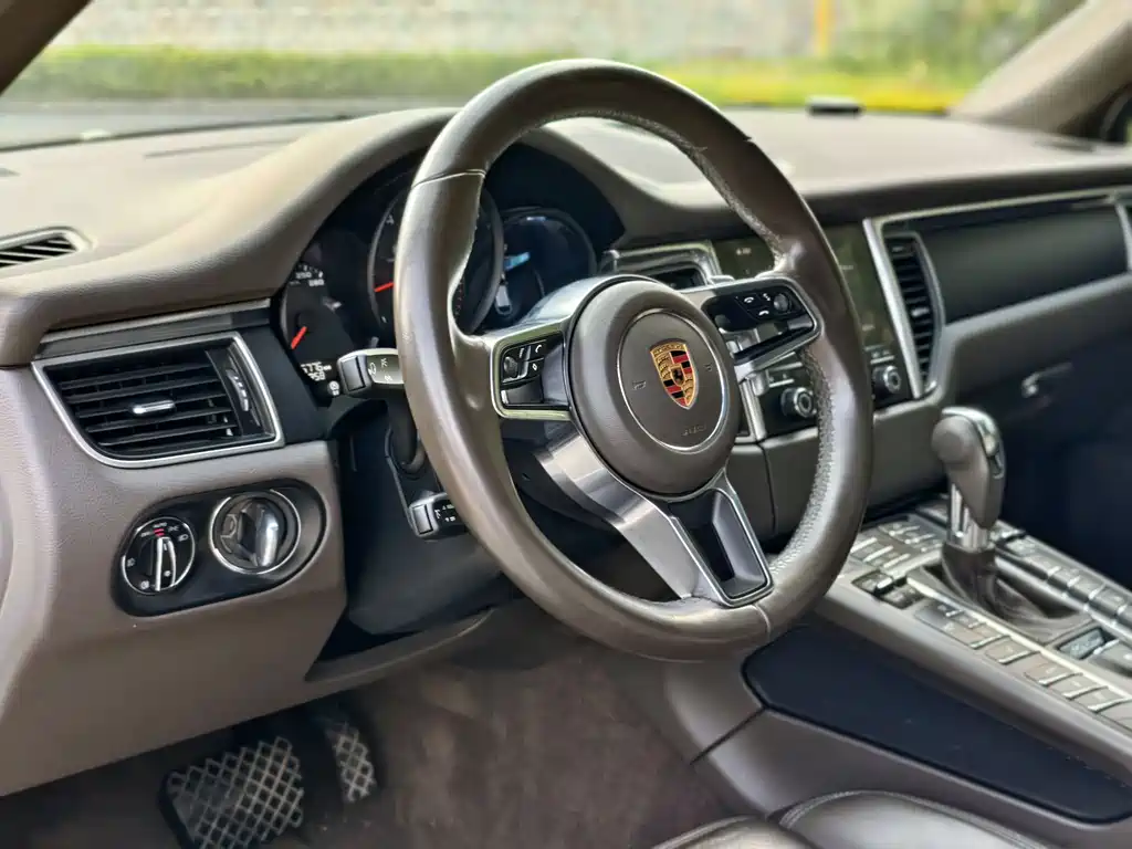 Porsche Macan 2017 — фото 26
