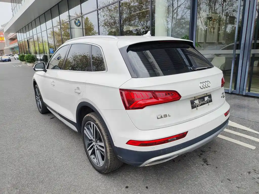 Audi Q5L 2020 — фото 2