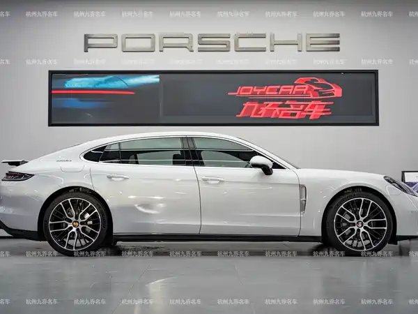 Porsche Panamera 2023