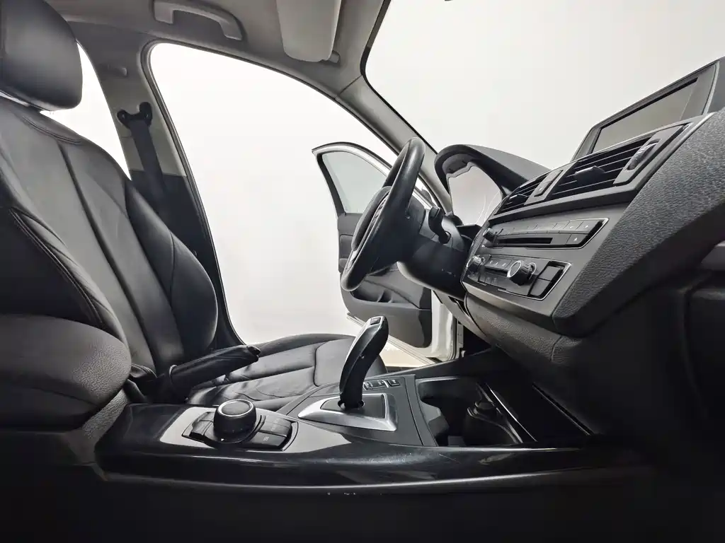 BMW 1 Series 2012 — фото 15