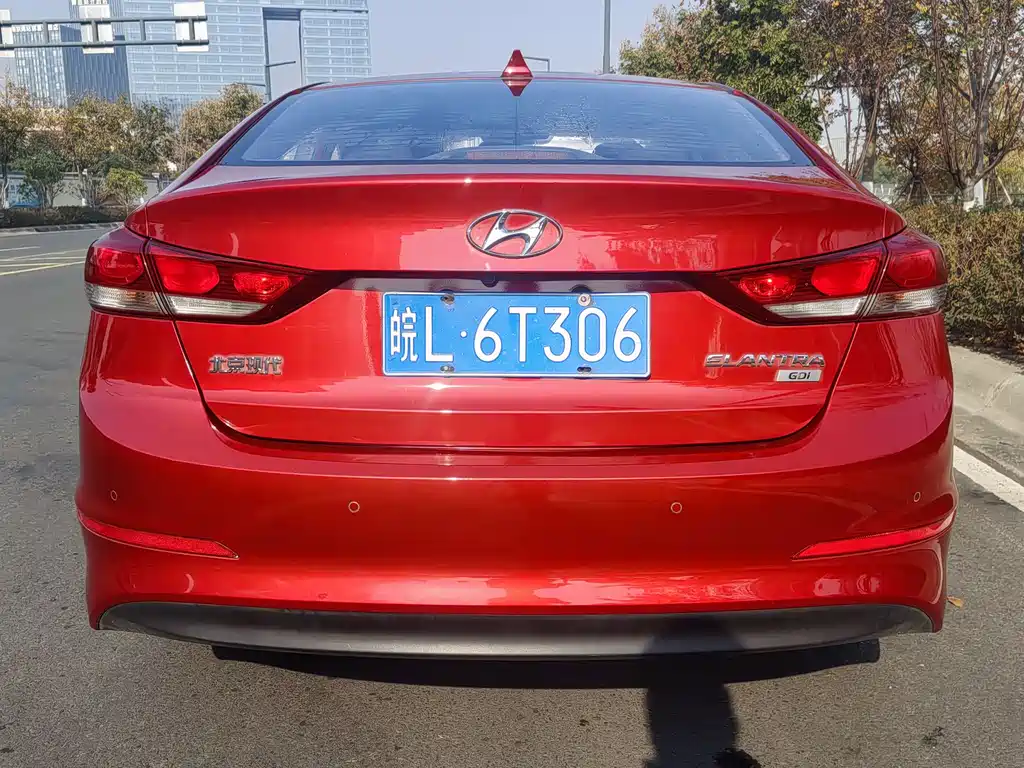 Hyundai Elantra 2018 — фото 19