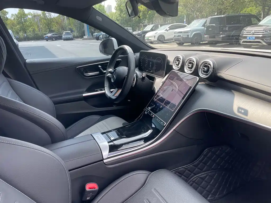 Mercedes-Benz C-Class 2023 — фото 18
