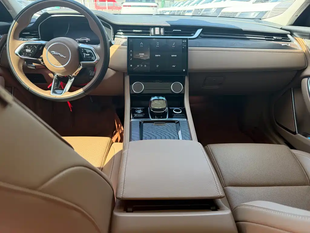 Jaguar XFL 2024 — фото 10