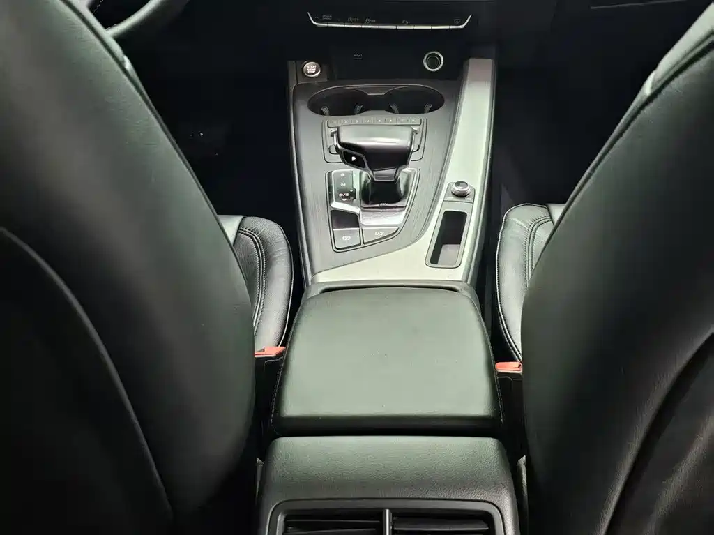 Audi A4L 2018 — фото 12