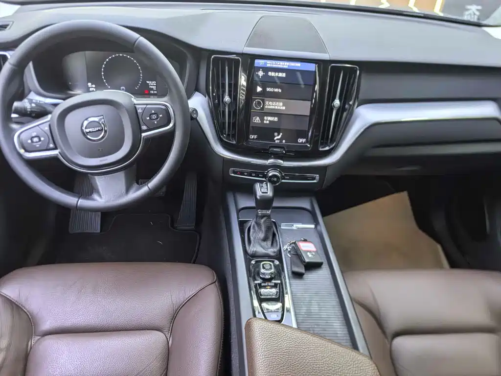 Volvo XC60 2019 — фото 9