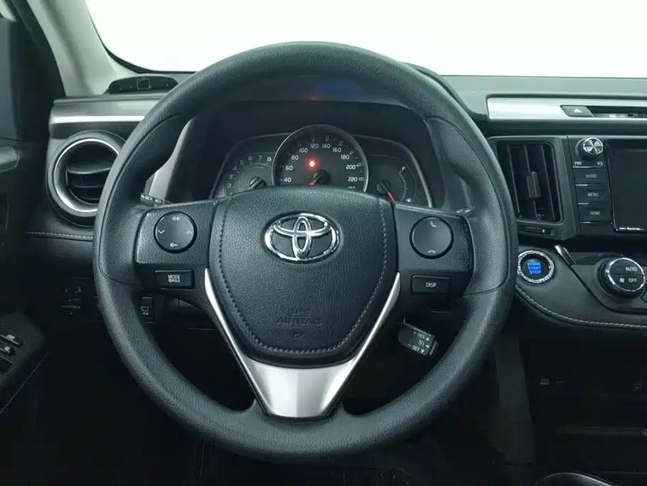 Toyota RAV4 2018 — фото 15
