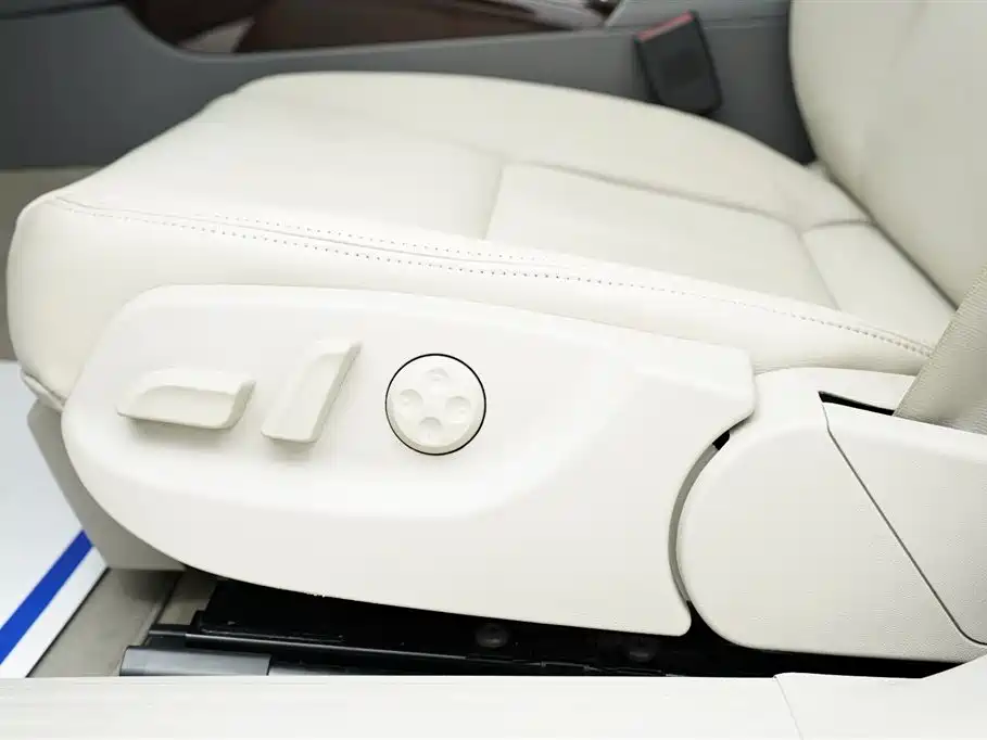 Audi A6L 2010 — фото 12