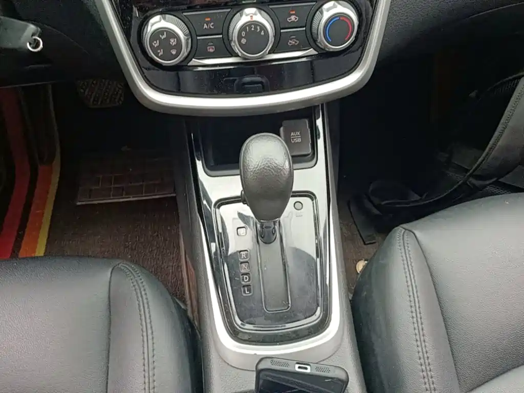 Nissan Tiida 2017 — фото 14