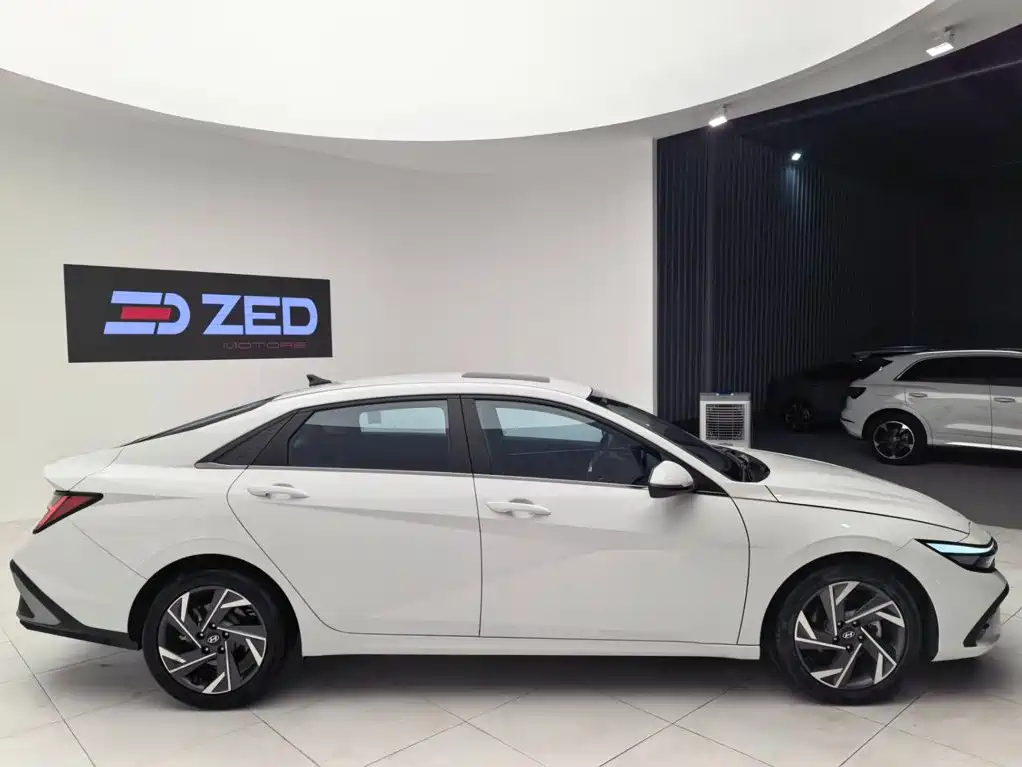 Hyundai Elantra 2023