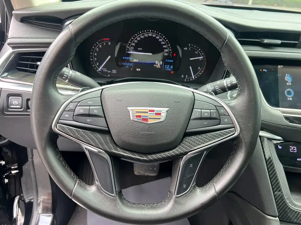 Cadillac XT5 2017 — фото 13