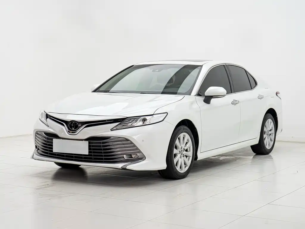 Toyota Camry 2021 — фото 1