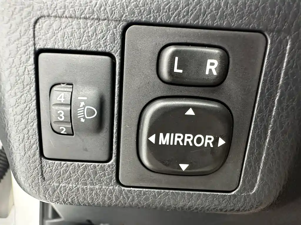 Toyota Yaris L 2022 — фото 12