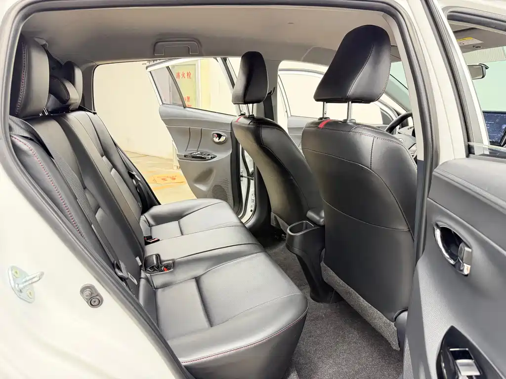 Toyota Yaris L 2023 — фото 9