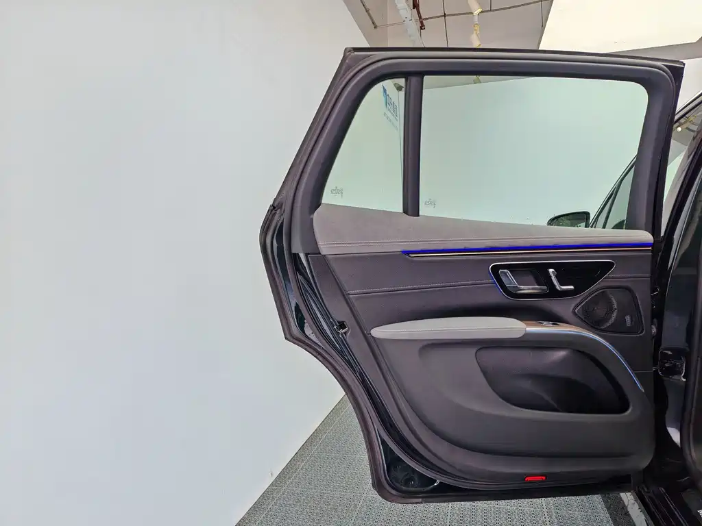 Mercedes-Benz EQS SUV 2025 — фото 14
