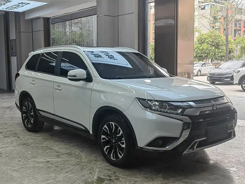 Mitsubishi Outlander 2020 — фото 3