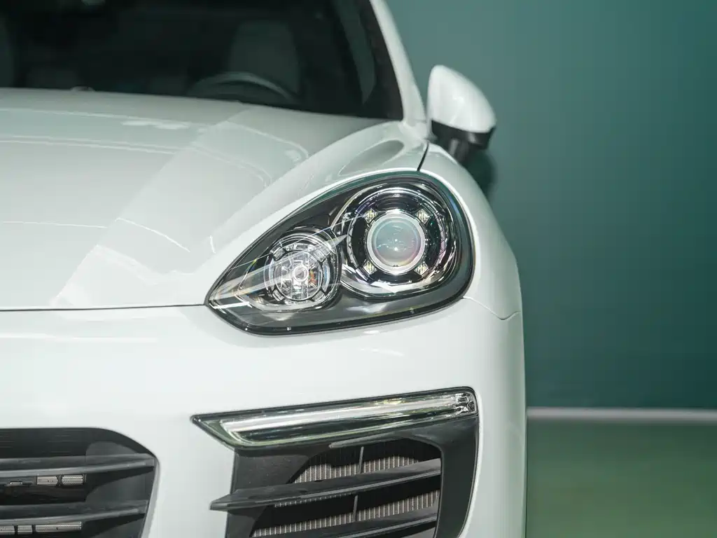 Porsche Cayenne 2018 — фото 10