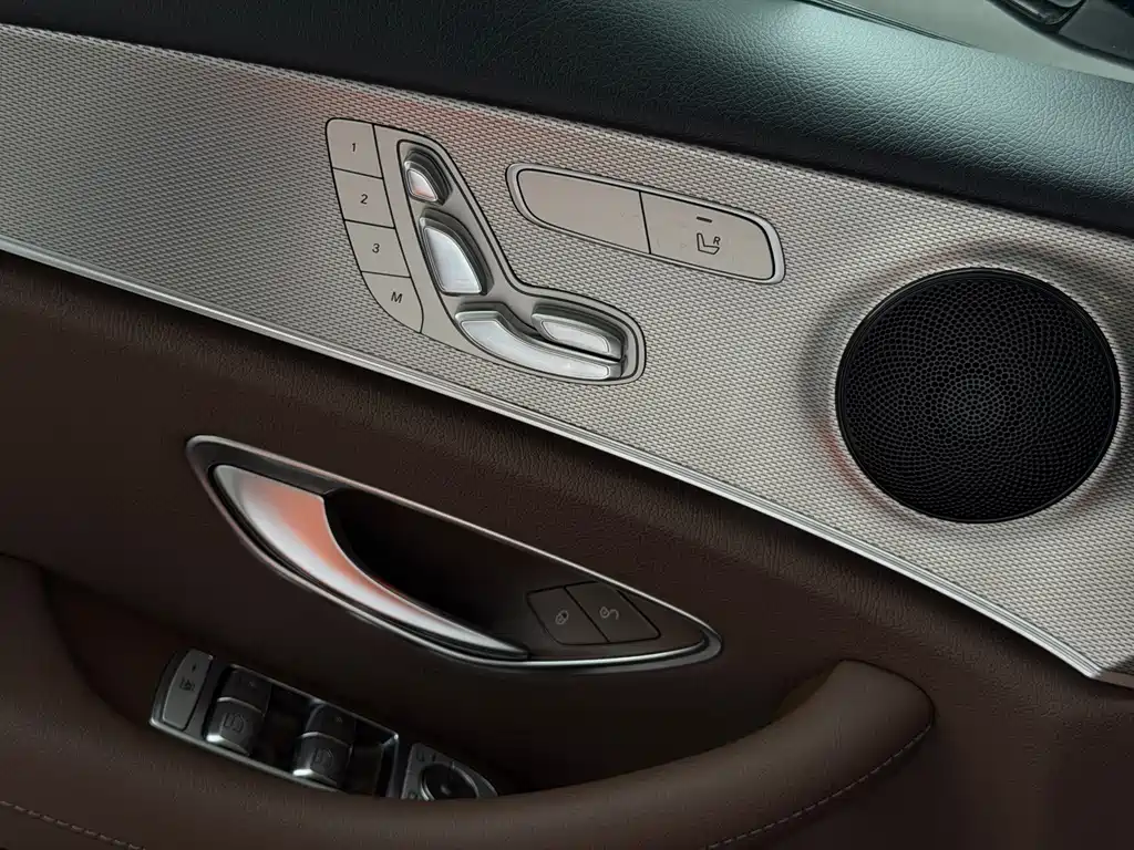 Mercedes-Benz E-Class 2020 — фото 11