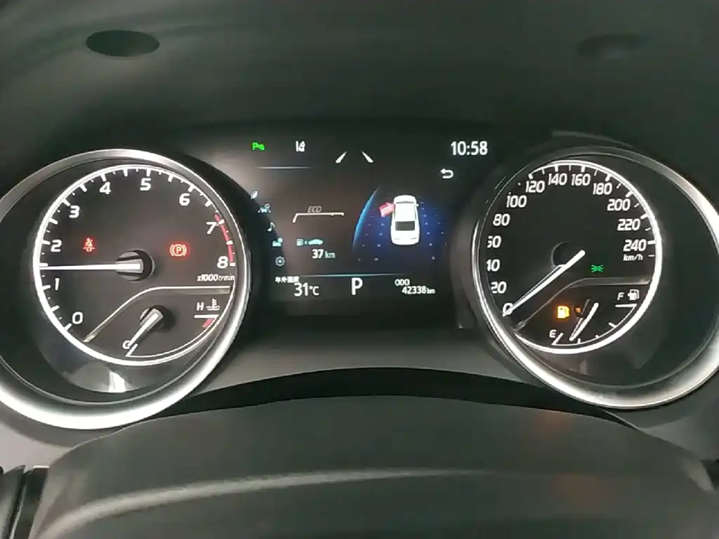 Toyota Camry 2023 — фото 12