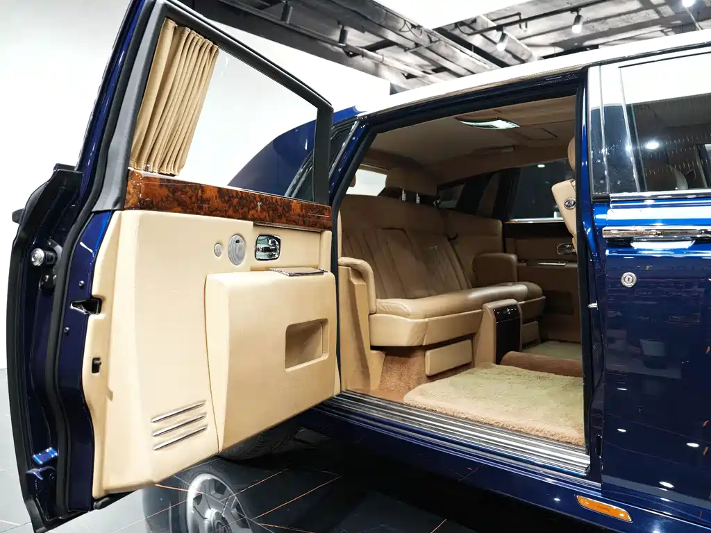 Rolls-Royce Phantom 2008 — фото 13